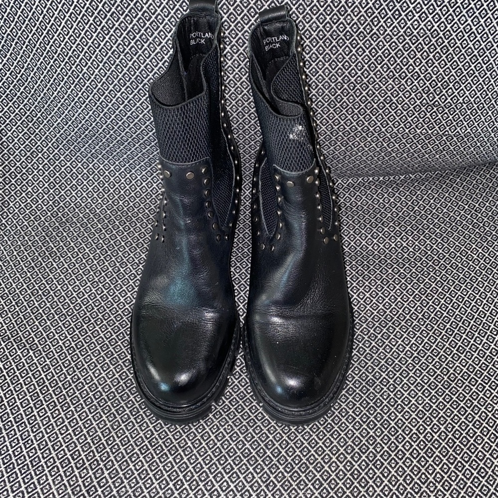 Vintage Havana size 7 Portland Black boots booties